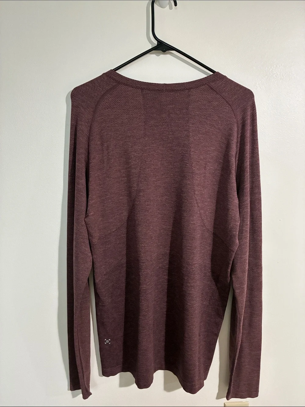 Lululemon Men’s Heathered Burgundy Long Sleeve Seamless Performance Shirt